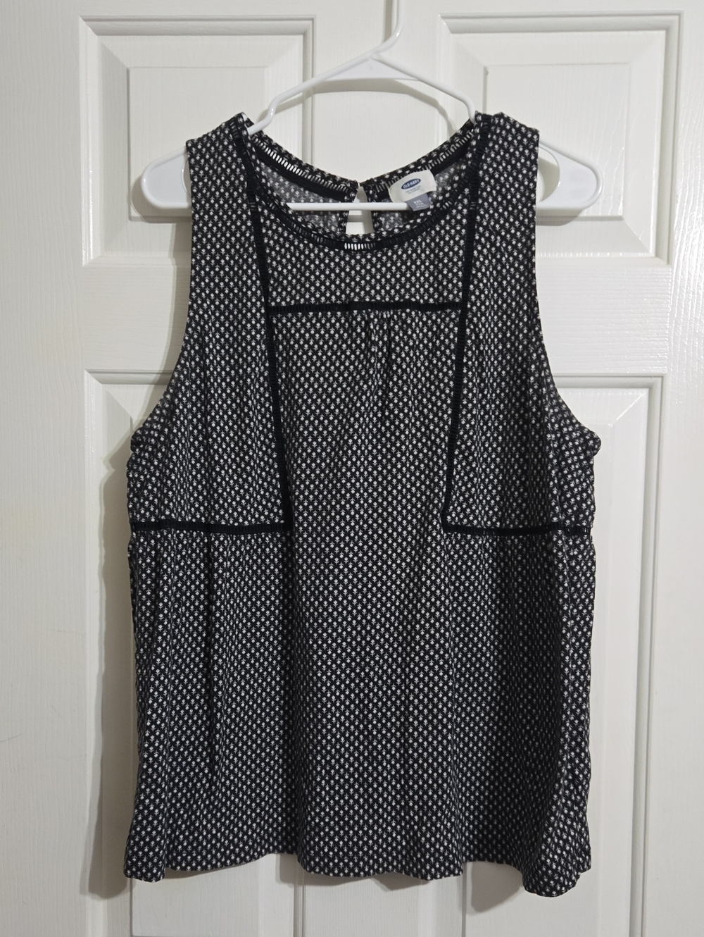 Old Navy Black and White Printed Sleeveless Camisole